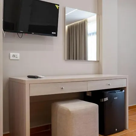 Otel Miami Golem (Tirana)