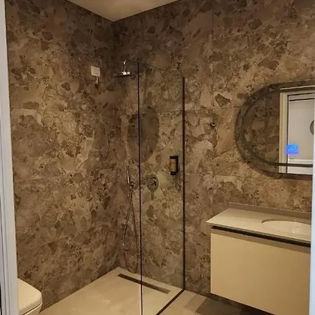 Miami Hotel *