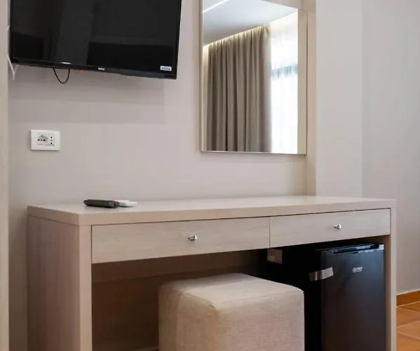 Hotel Miami Golem (Tirana)