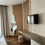 Miami * Golem (Tirana)