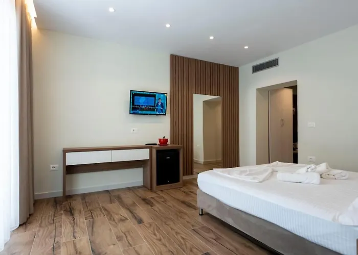 Miami * Golem (Tirana)