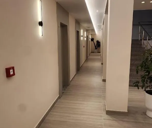 Miami * Golem (Tirana)