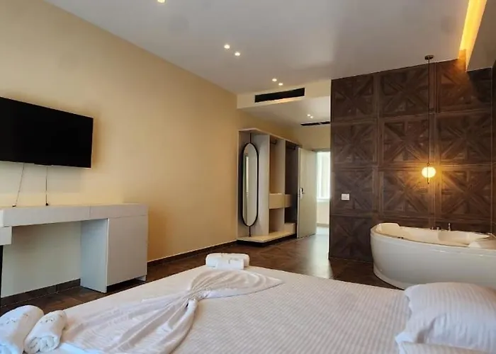 Miami * Golem (Tirana)